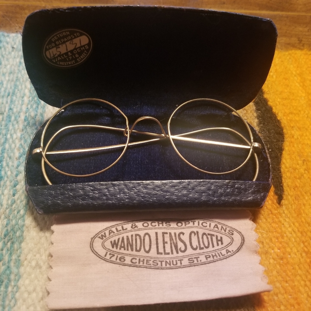 Antique 10kt solid gold RARE Lennon style Frames1800's